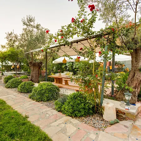 Cunda Battalos Kuecuek Otel Ayvalı
