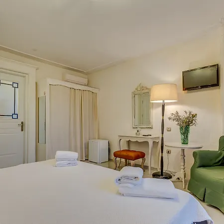 Cunda Battalos Kuecuek Otel Ayvalı