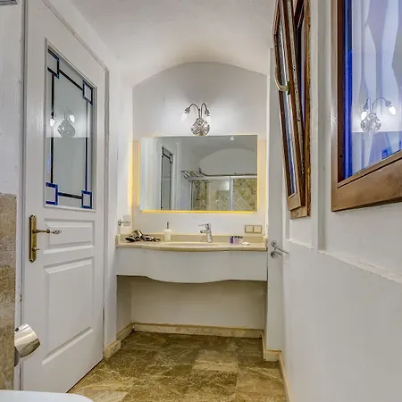 Cunda Battalos Kuecuek Otel 2*